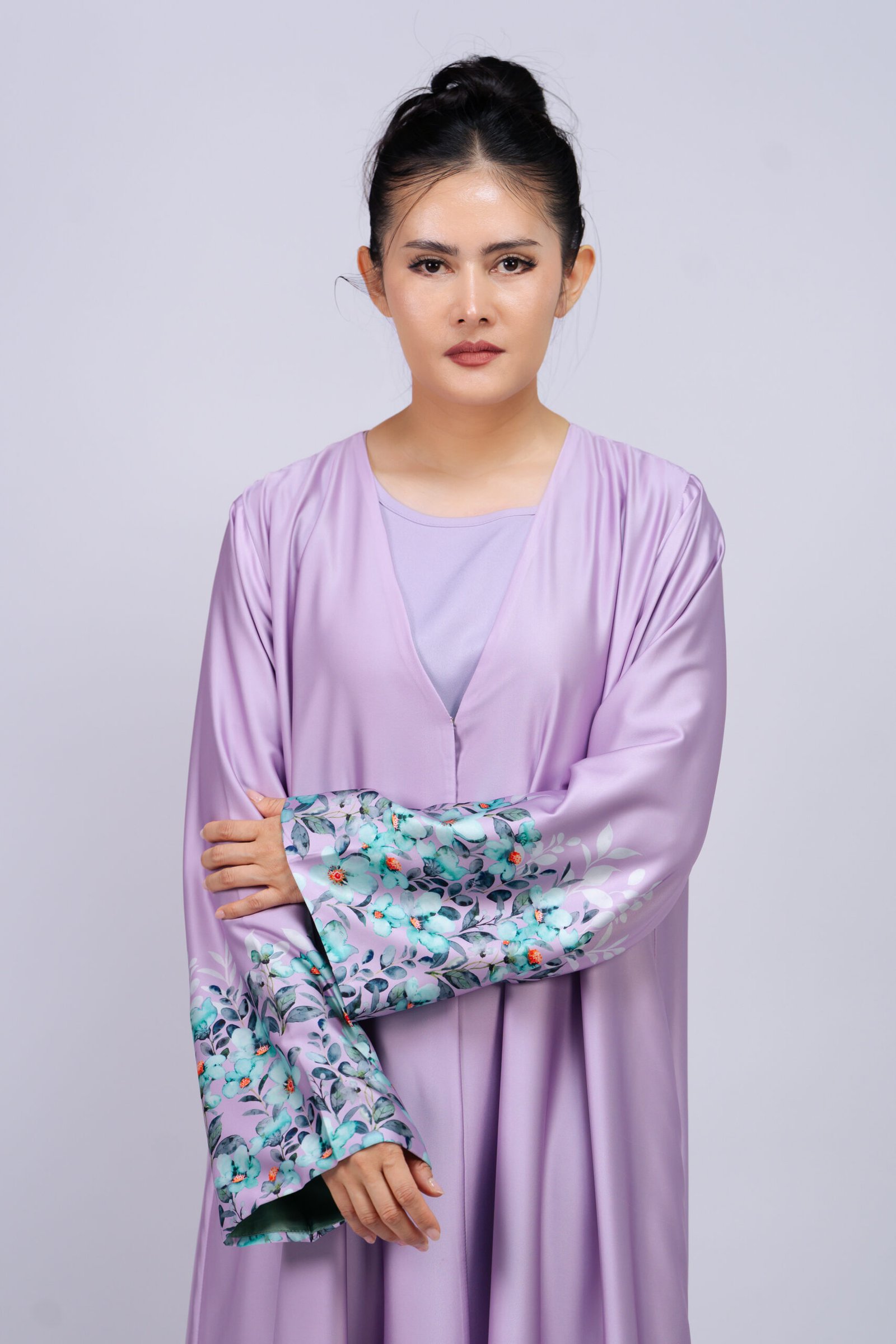 Lilac-Floral-Cuff-Abaya-01-Main Lilac Floral Cuff Abaya – MS65 - Image 1